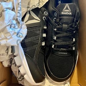 Women’s Athletic Shoes Size 6